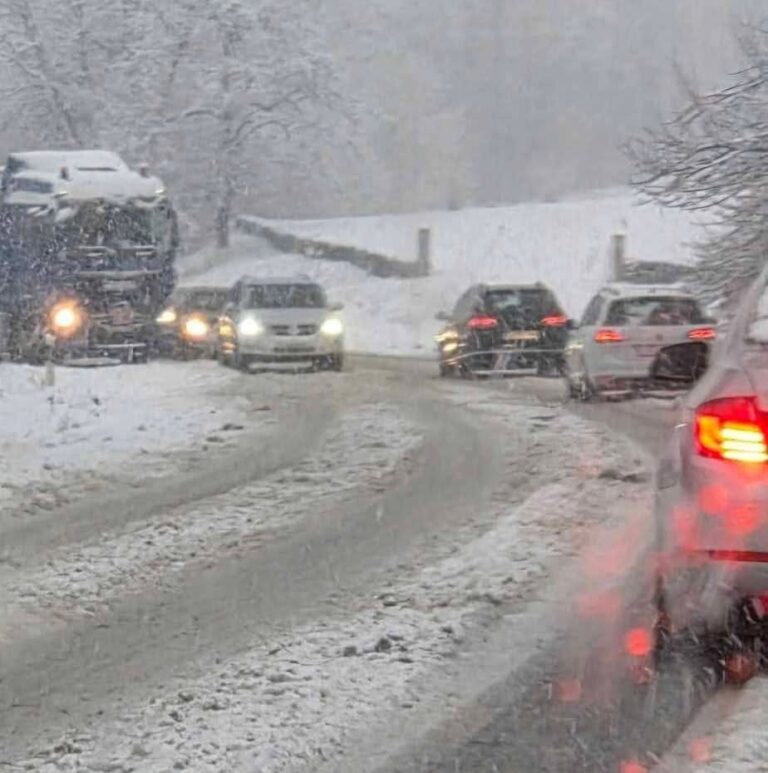 Da li je snijeg iznenadio izmske službe? Upozorenje vozačima na magistralnoj cesti M-17