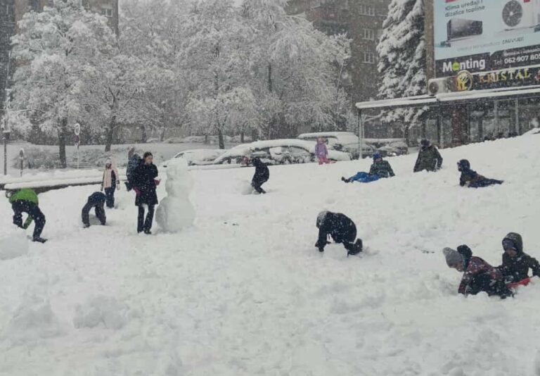 KAO I STARI VAKAT: Zimska idila u centru Zenice (FOTO-VIDEO)