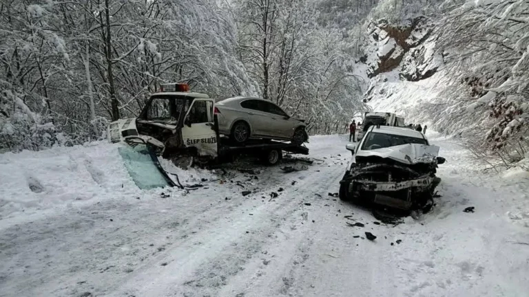 Krš i lom na bh. cesti: Šlep služba pokupila pokvareni automobil pa učestvovala u teškoj nesreći