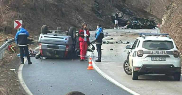 Udes na Komaru: Petoro povrijeđenih u sudaru dva vozila