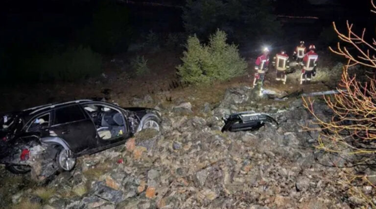 Prizori koji lede krv u žilama: Auto sletjelo niz strminu od 30 metara na dionici ka Jablanici