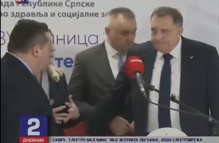 Dodik “sklonio” saradnike zbog Vučića