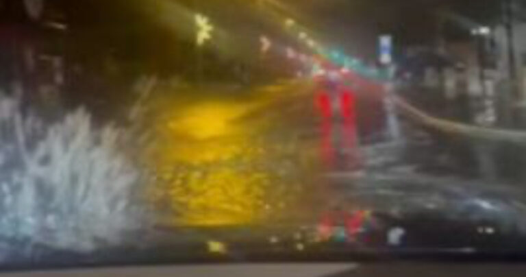 Nevrijeme u Makarskoj: Obilne padavine izazvale potop na ulicama