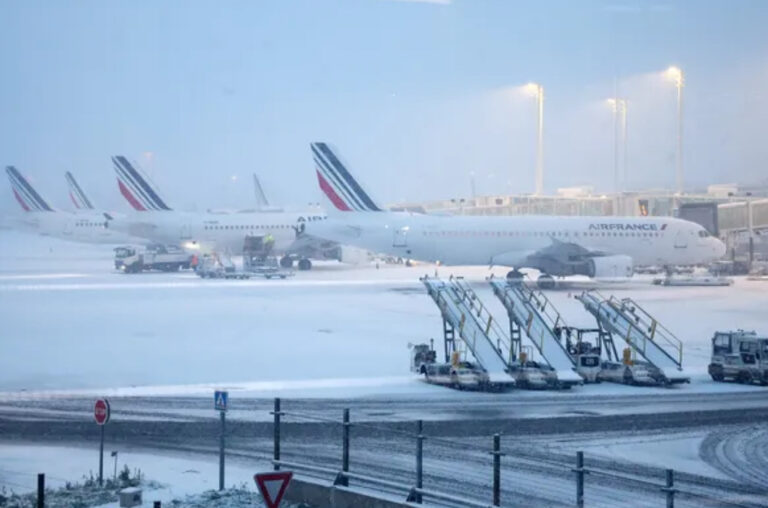 Snježni udar kakav se ne pamti: Stotine otkazanih letova, vojska zastoja i gradovi u blokadi