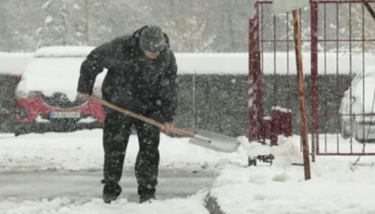 JEZIV PRONALAZAK: Čistio snijeg ispred praga i pronašao mrtvog komšiju