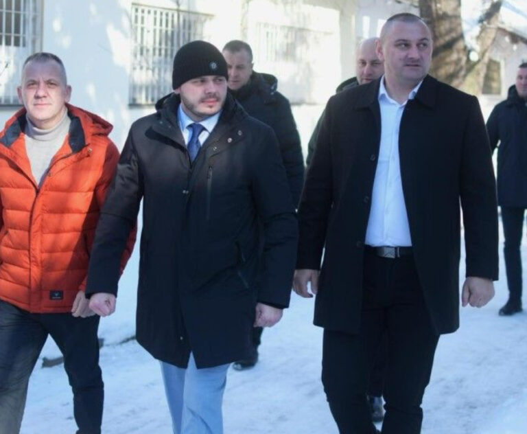Direktor KPZ Zenica Rusmir Isak sa osuđenicima proslavio pravoslavni Božić: Poštovanje tradicije i ljudskih prava