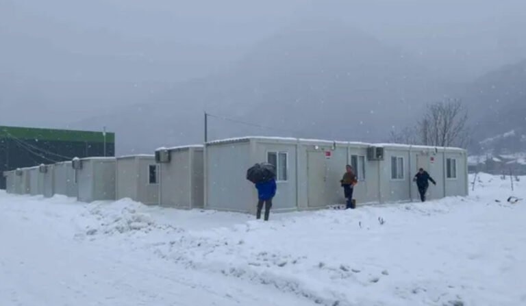 Hitno potrebna pomoć: Stanovnici Jablanice u kontejnerima bez adekvatnog grijanja