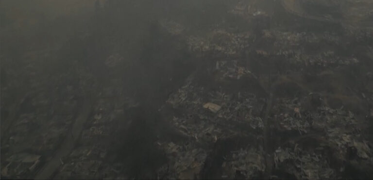 Broj žrtava raste dok vatrena stihija guta hiljade domova