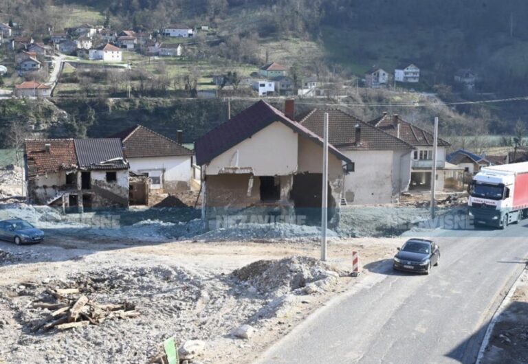 Uprkos snijegu radovi ne staju: Hoće li 24 porodice iz Donje Jablanice konačno dobiti krov nad glavom?