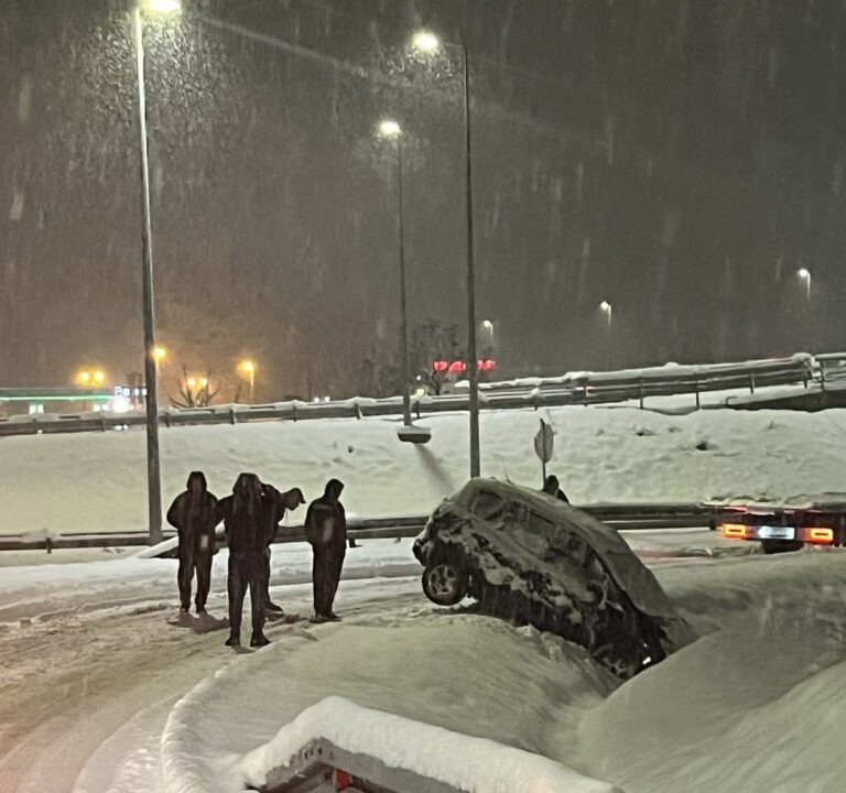 Nova nezgoda na M-17 u Zenici, snijeg pravi probleme i dalje