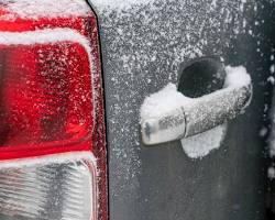 ​ Brzo i efikasno: Kako spriječiti smrzavanje brava na vratima tijekom zime