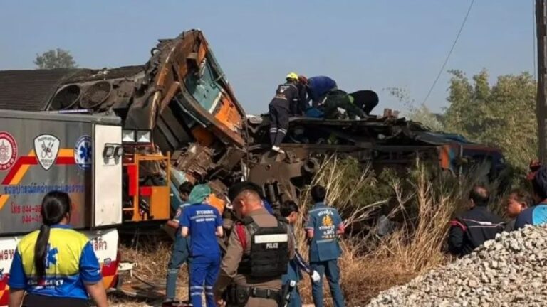 Najmanje 19 ljudi poginulo nakon pada dizalice na voz