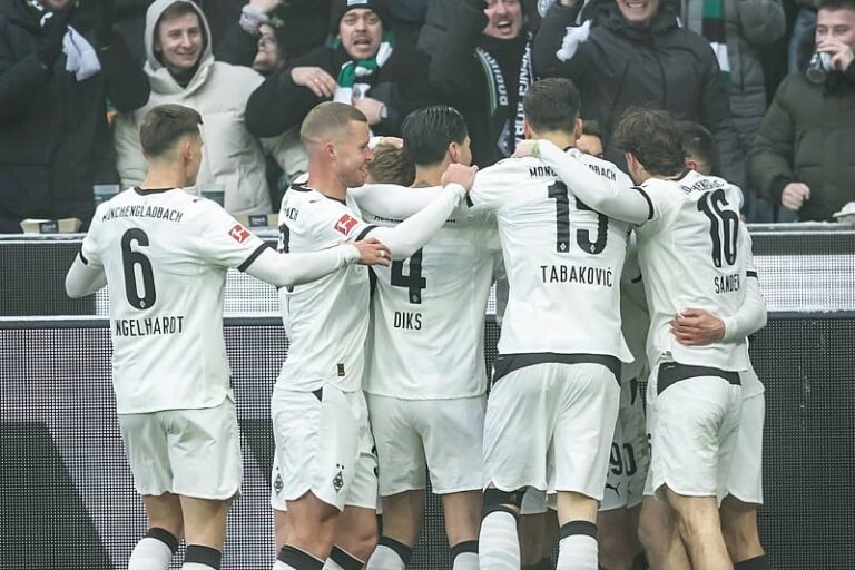 Tabaković zabio dva gola protiv Augsburga, drugi je strijelac lige iza Kanea