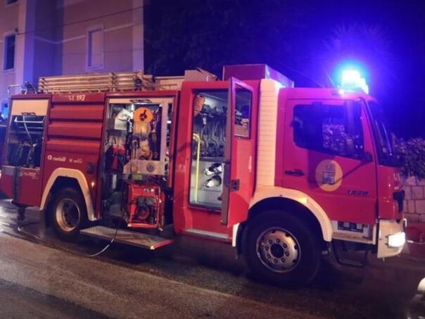 U Splitu gorio stan, spašen muškarac