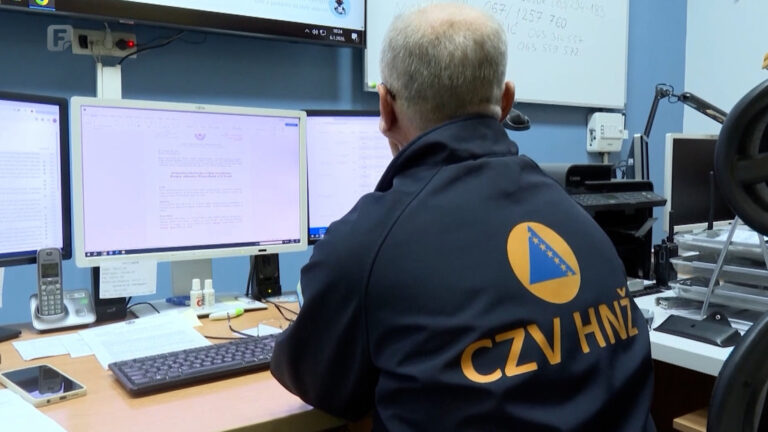 Vatrogasci u Mostaru rade sve: Od požara i poplava do zaključanih stanova