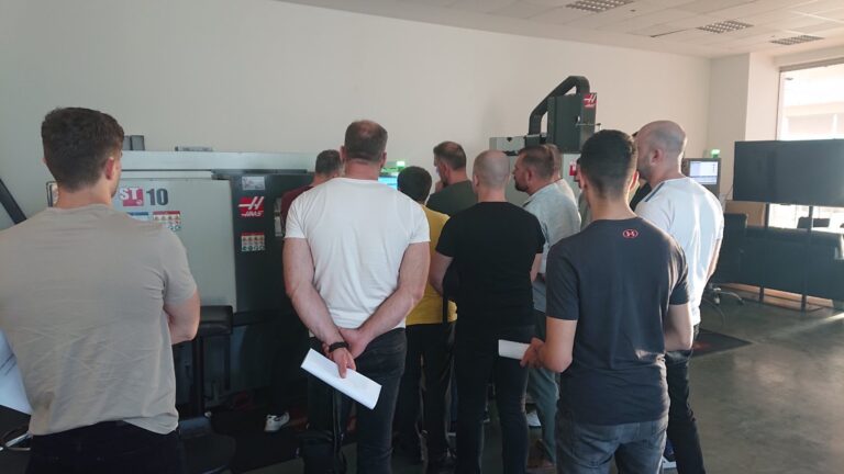 Od nacrta do gotovog komada: Kako radi CNC programer (i kako postati jedan)