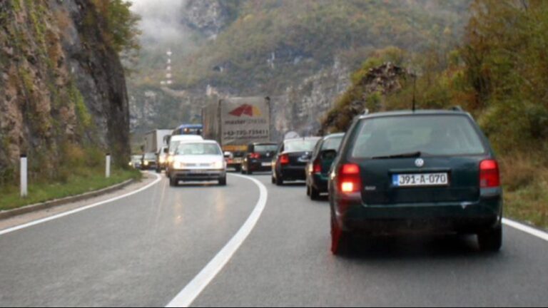 Pojačana frekvencija saobraćaja na glavnim cestama i prilazima gradovima