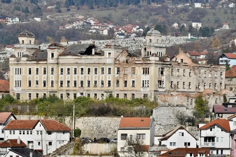 Gdje je “zapelo” s obnovom kasarne Jajce: Pravni spor zakomplikovao milionsku obnovu, objekat decenijama neiskorišten