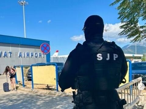 Drama na Aerodromu Tivat: Zabranjen ulazak grupi od 90 državljana Srbije
