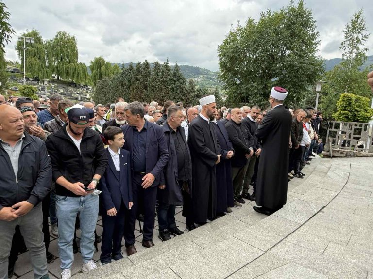 Veliki broj prijatelja na dženazi Sejdi Bešlić, Halidovoj supruzi