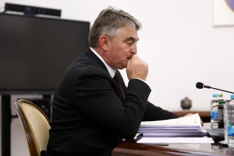 Šta su bili motivi Željka Komšića? Braneći izdajnički potez Izetbegovića, zabio autogol