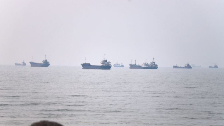 Novi sukobi u Perzijskom zaljevu podigli cijene nafte, promet kroz Hormuški moreuz opada