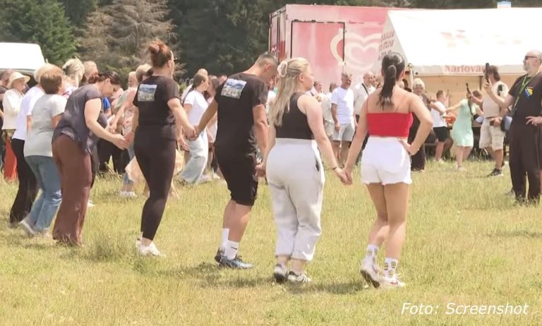 Korida na Igmanu okupila na hiljade posjetilaca, igralo se kolo, jelo pečenje i gledale borbe
