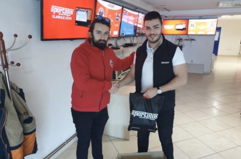 „Sport Plus“ darivao IT opremu travničkom Crvenom križu
