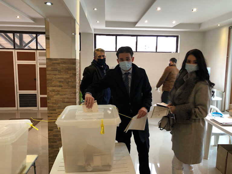 Arnel Isak obavio građansku dužnost: Večeras slavimo pobjedu (FOTO)