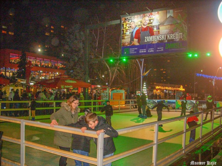 ZENICA SPREMNA ZA 2018: Zeničani uživali u zimskim čarolijama (FOTO-VIDEO)
