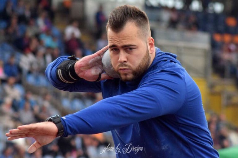 Mesud Pezer nastupa na 4 turnira