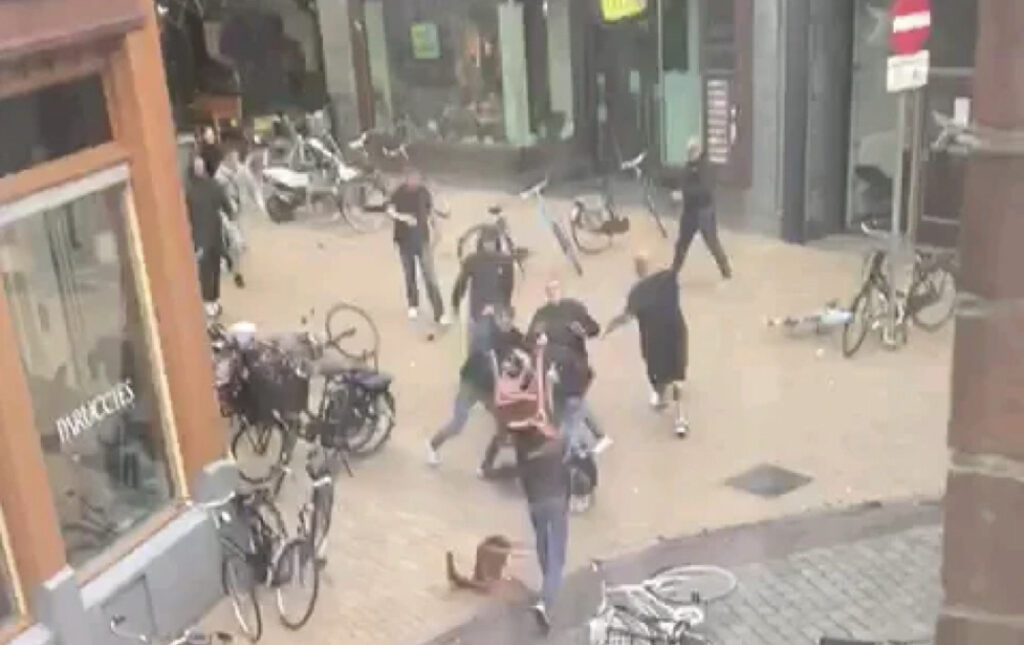 277A4DBF 3AE7 4AB9 8A72 6F5BA5B4D6FD