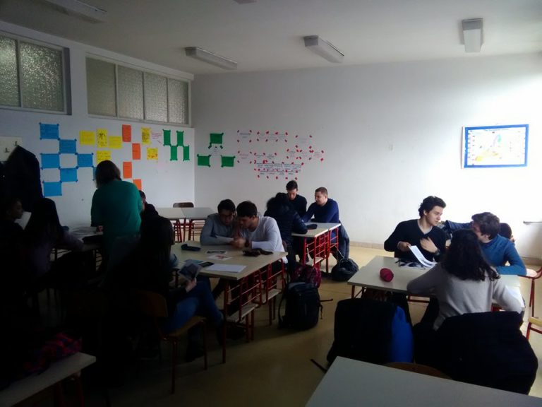 Učenici Prve gimnazije u Zenici: “Projekat građanin” – “Jedan udžbenik, jedan predmet”