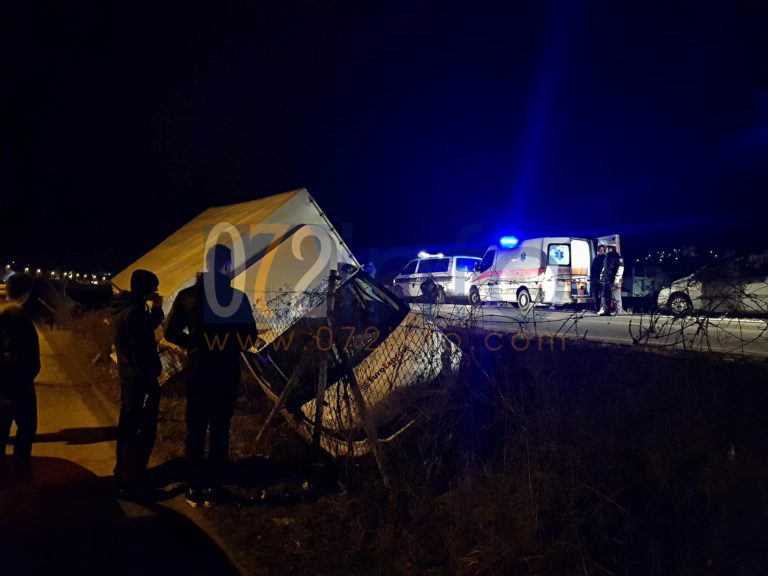 Nesreća na M-17 u Zenici: Kamion brze pošte završio u jarku, policija i hitna na licu mjesta!