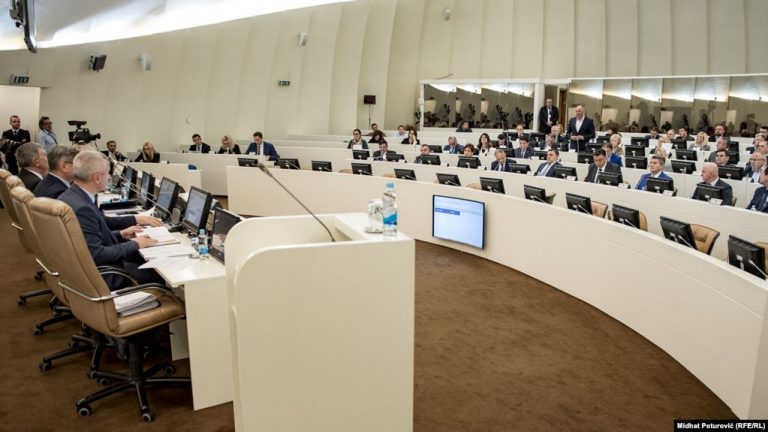 Državni službenici najavili povišice: “Nek‘ se ja za 500 KM mrznem po dvanaest sati”