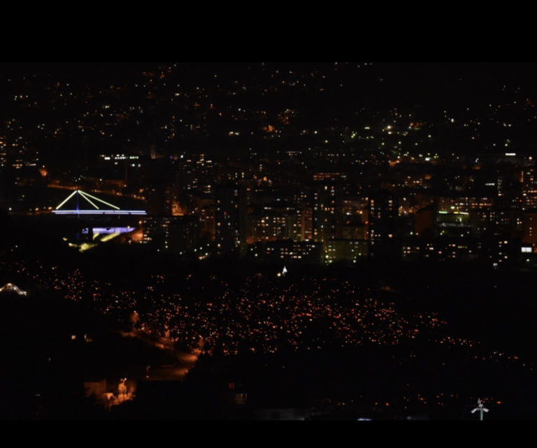 Zenica: Upaljene brojne svijeće u spomen na mrtve