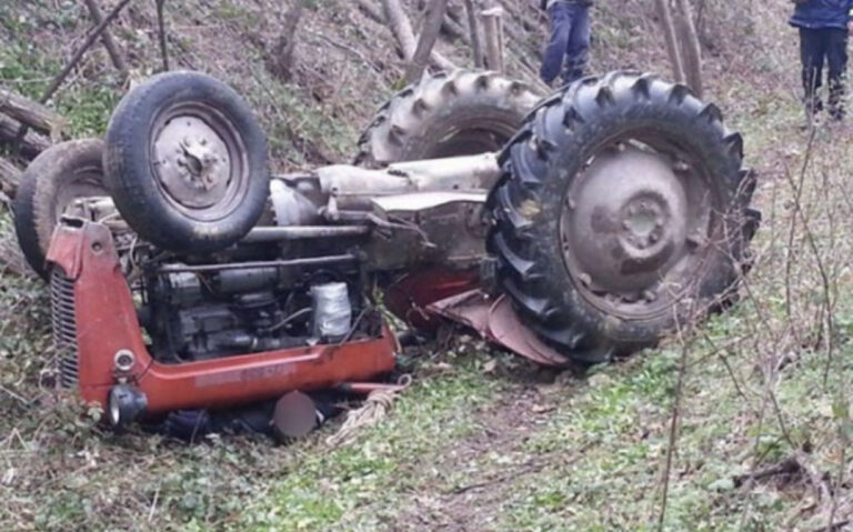 Jedna osoba poginula u prevrtanju traktora