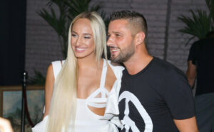 3 280