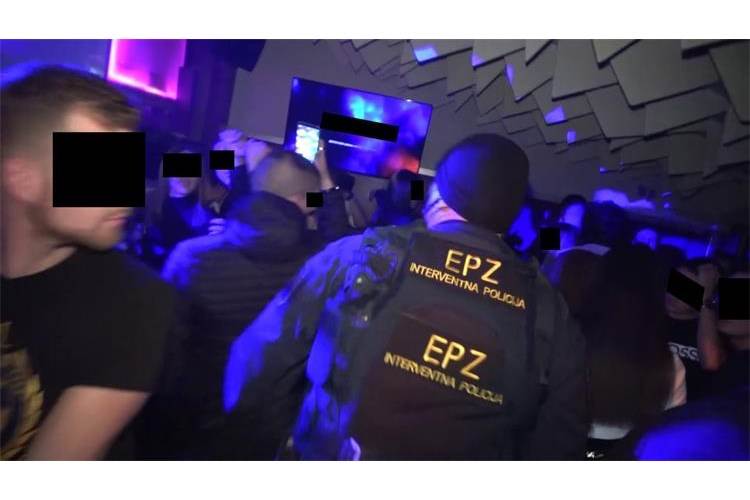 32371805 32C5 4FC7 881A 83821803F48E