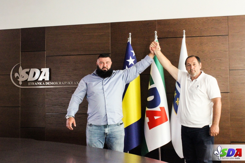 3269032E D7EB 4373 AA44 06F85703751E