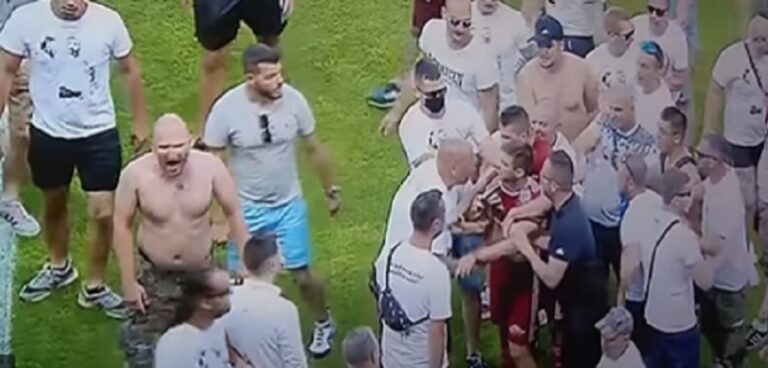 Ispali poslije 27 godina: Bijesni huligani lovili fudbalere po terenu
