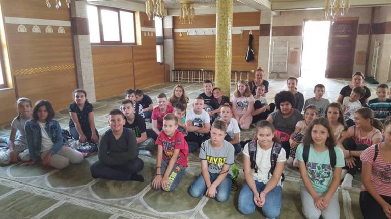 POZITIVNA PRIČA IZ ZENICE: Učenici iz KŠC “Sveti Pavao” na času vjeronauke u džamiji