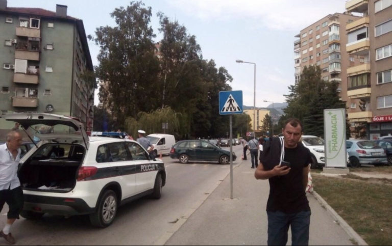 ZENICA Udarili skuterom u automobil, povrijeđeni bježali od policije
