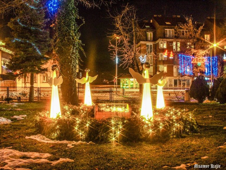Pogledajte kako izgleda adventski vijenac na Badnje veče u Zenici (FOTO)