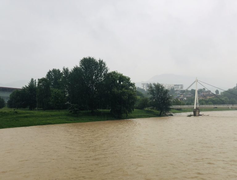 I na području ZDK povećani vodostaji rijeka, najkritičnije u Kaknju