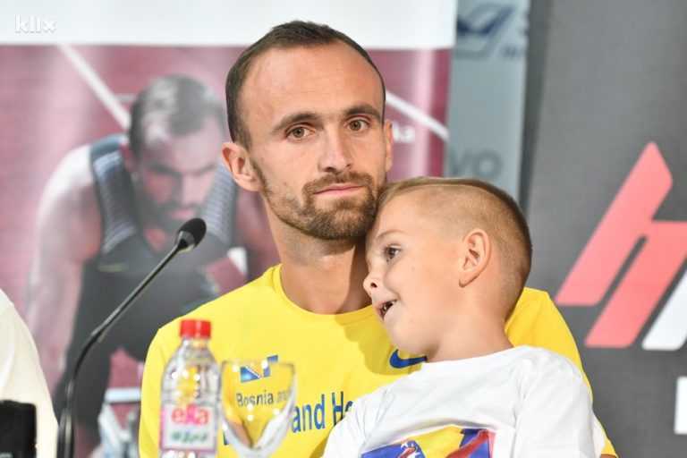 Amel Tuka donio srebro u BiH i emotivno govorio o teškom putu vrhunskog sportiste