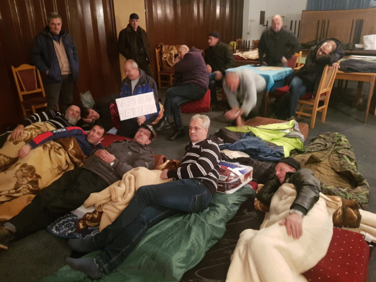 Večeras sa zeničkim rudarima / Iscrpljeni smo, pred nama je duga i besana noć!