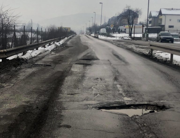 NAKON PISANJA 072INFO: Sutra počinju radovi na sanaciji udarnih rupa u gradu