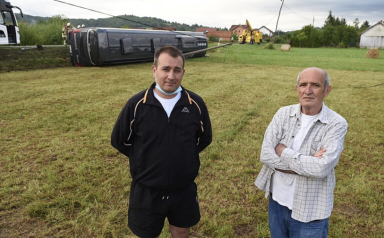 Otac i sin spašavali državljane BiH: Izvlačili smo putnike kroz šiber
