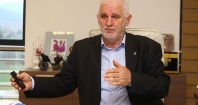 Nije sramota, šta?! Sačekat ćemo neko vrijeme i sljedeći put biti pametniji! A Muzuru poručujem – nije svijet počeo od njega…